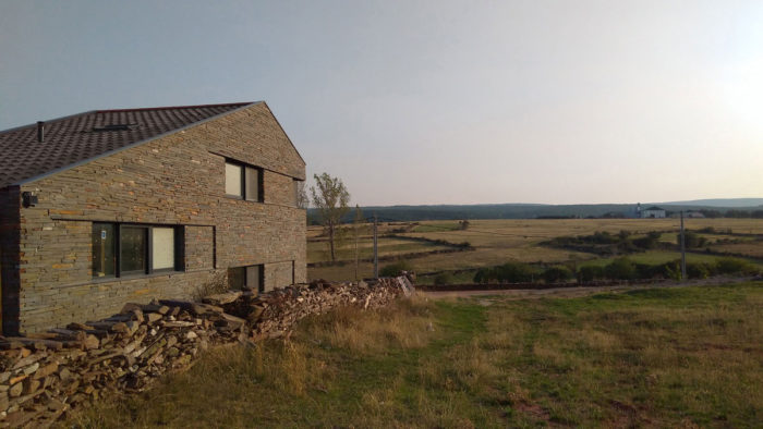b-ground-arquitectura-vivienda-pizarra-campo