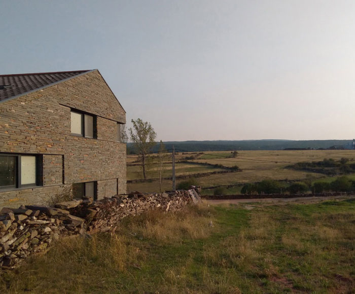 b-ground-arquitectura-vivienda-pizarra-campo